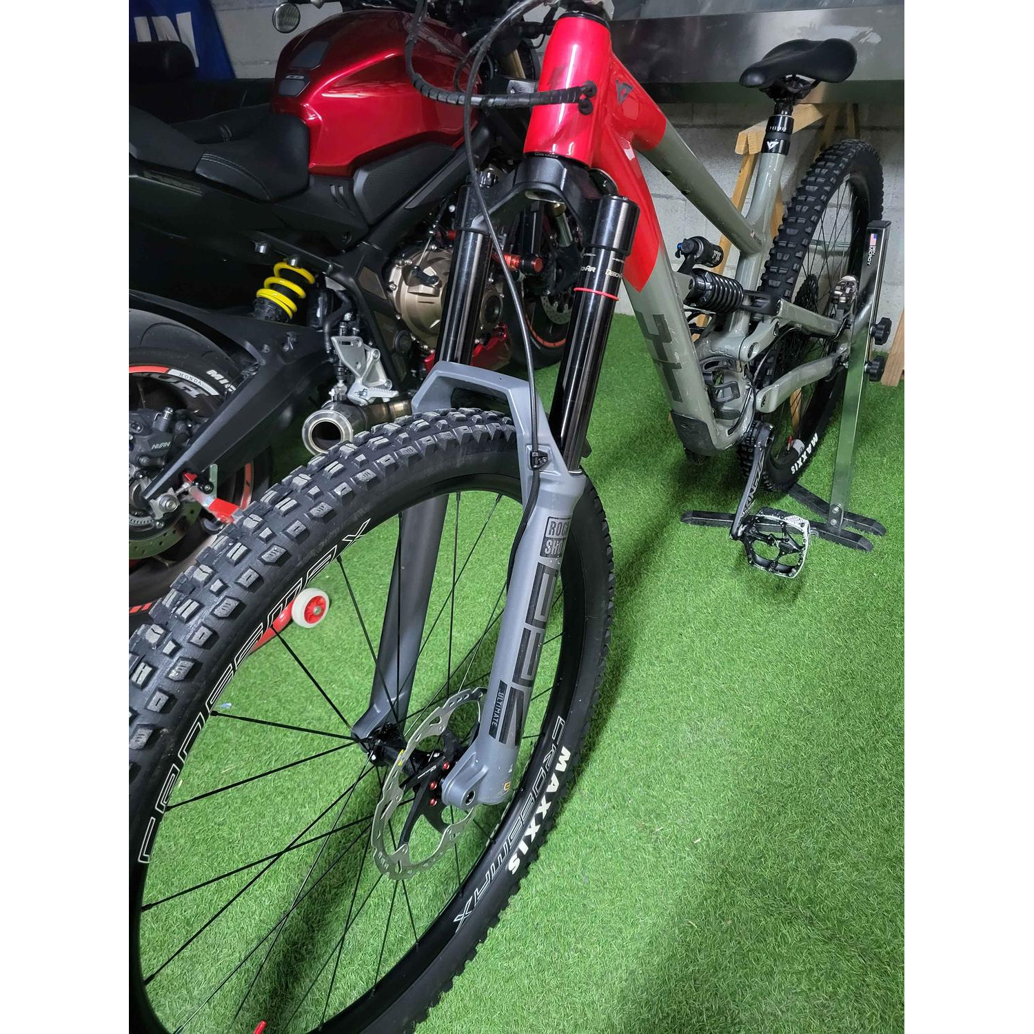 Gebrauchte rockshox zeb ultimate 29' 190mm | Biked Gebrauchte rockshox zeb ultimate 29' 190mm | Biked